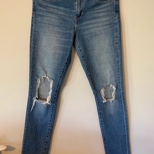 Distressed Levi’s High Waist Skinnys